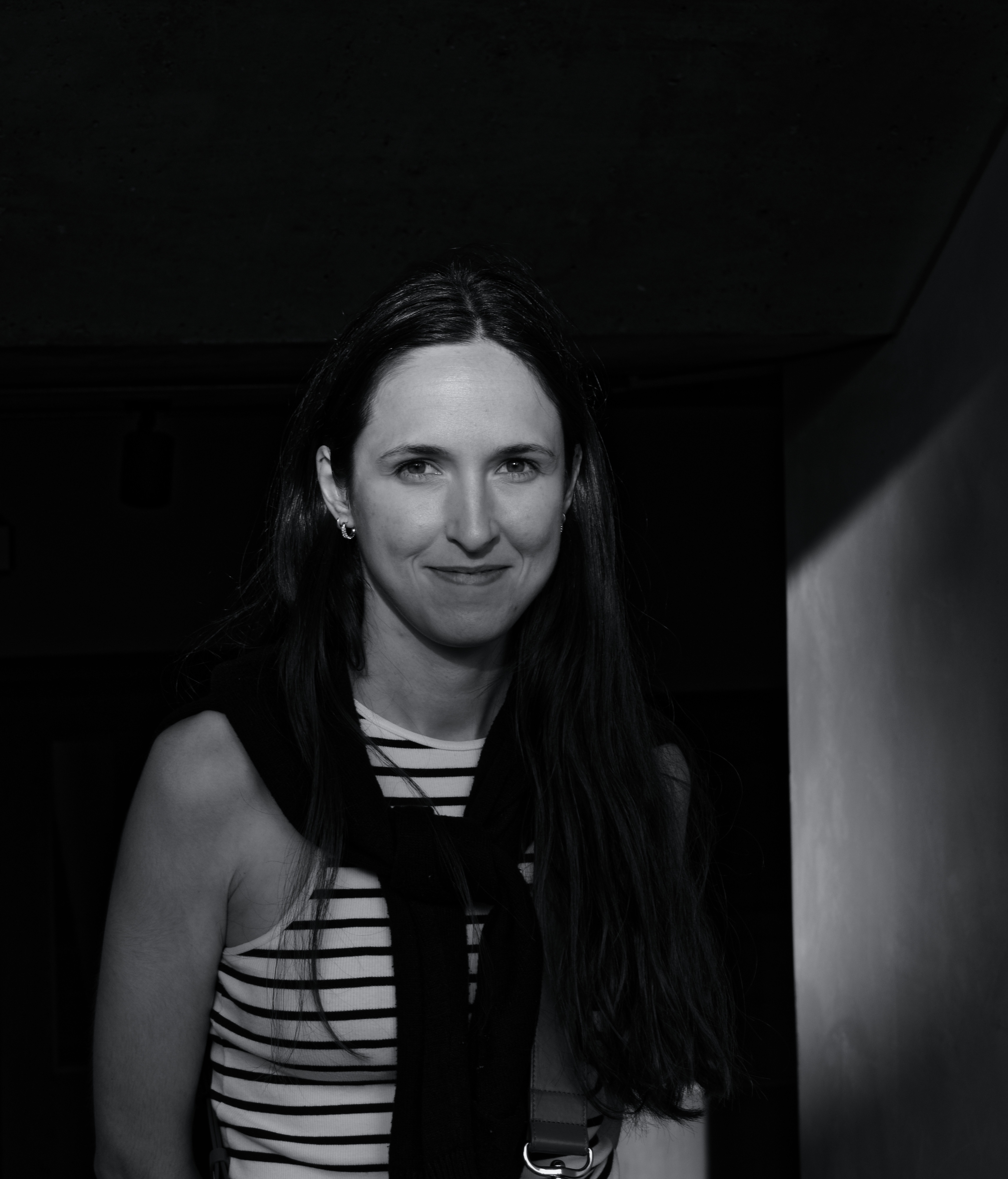 Portrait noir et blanc de la fondatrice de Nectarinette